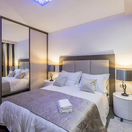 Lazarica Penthouse Apartman *